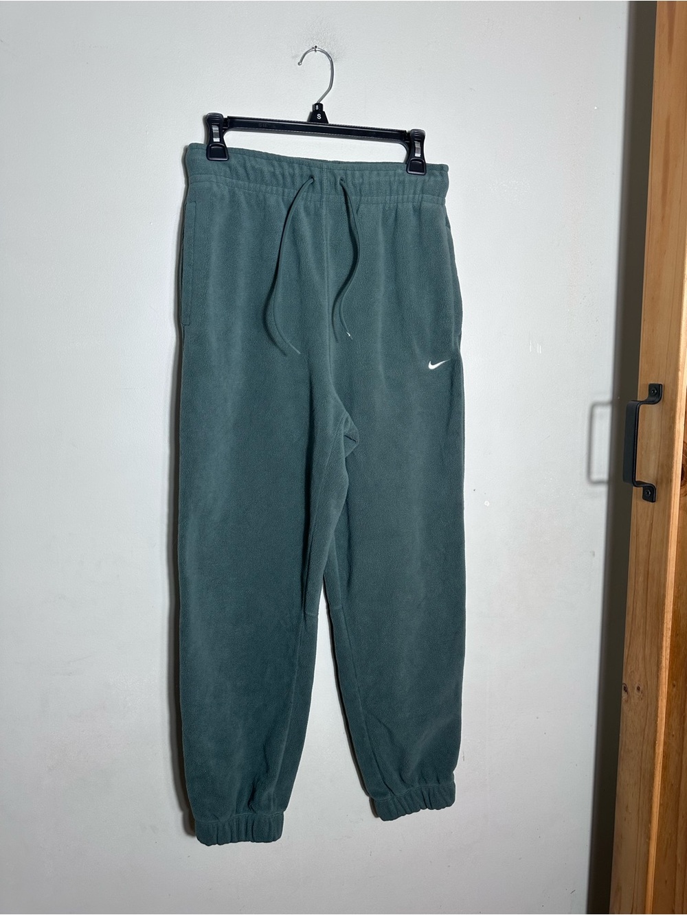 Nike Therma Fit One Loose Fleece Pants with Swoosh - Picture 3 of 7